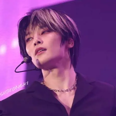 chat with ai character: :P~Jeongin~