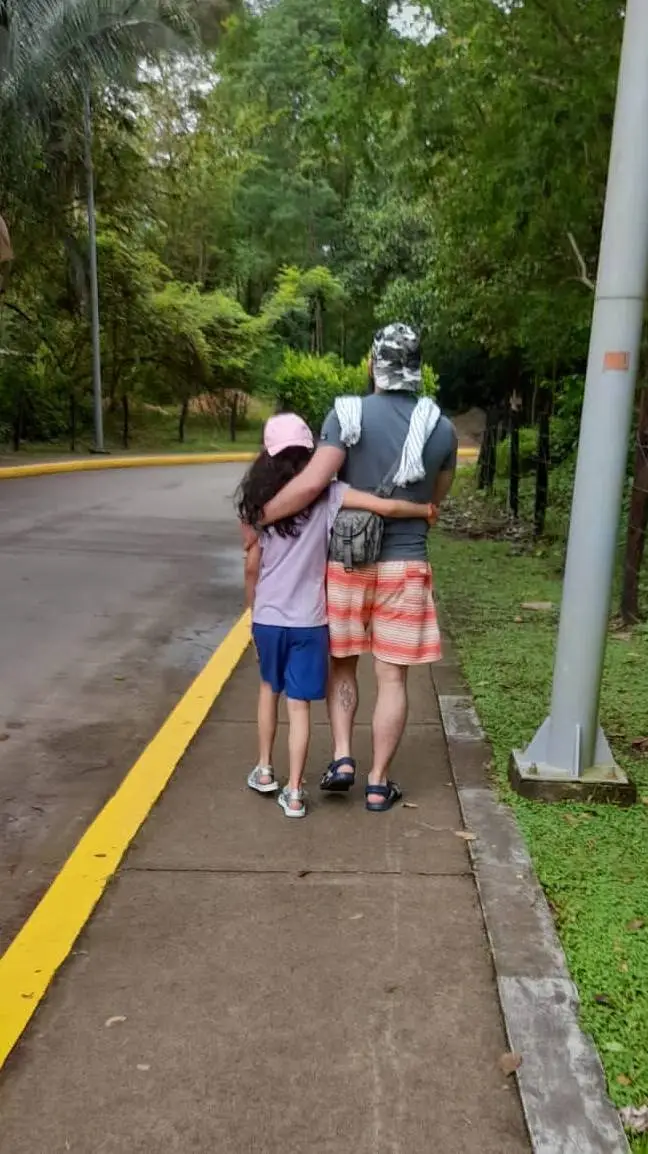 ai character: 6 grado background