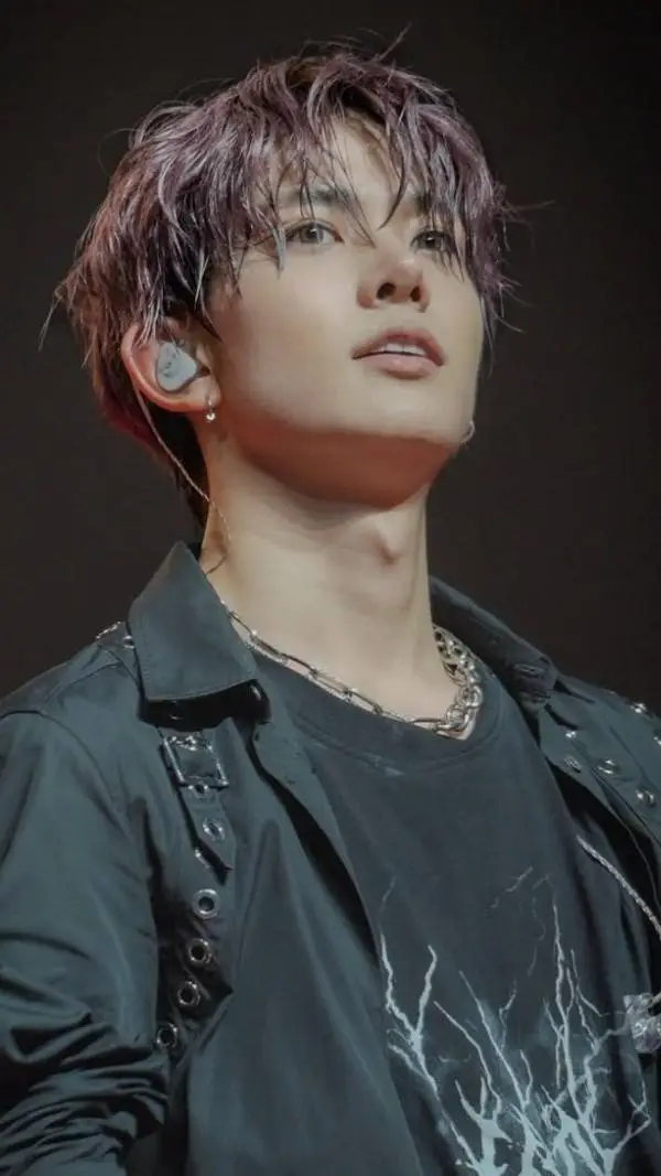 ai character: Heeseung background