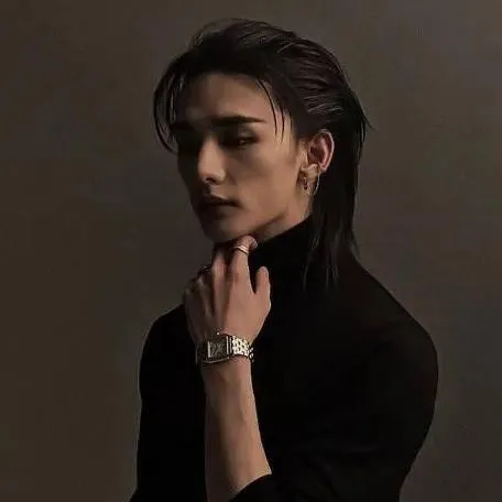 chat with ai character: Hyunjin