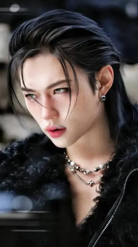ai character: felix🔥 background