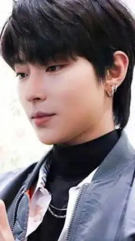 ai character: han joon Seo background