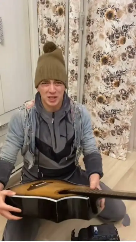 ai character: ну какая г background