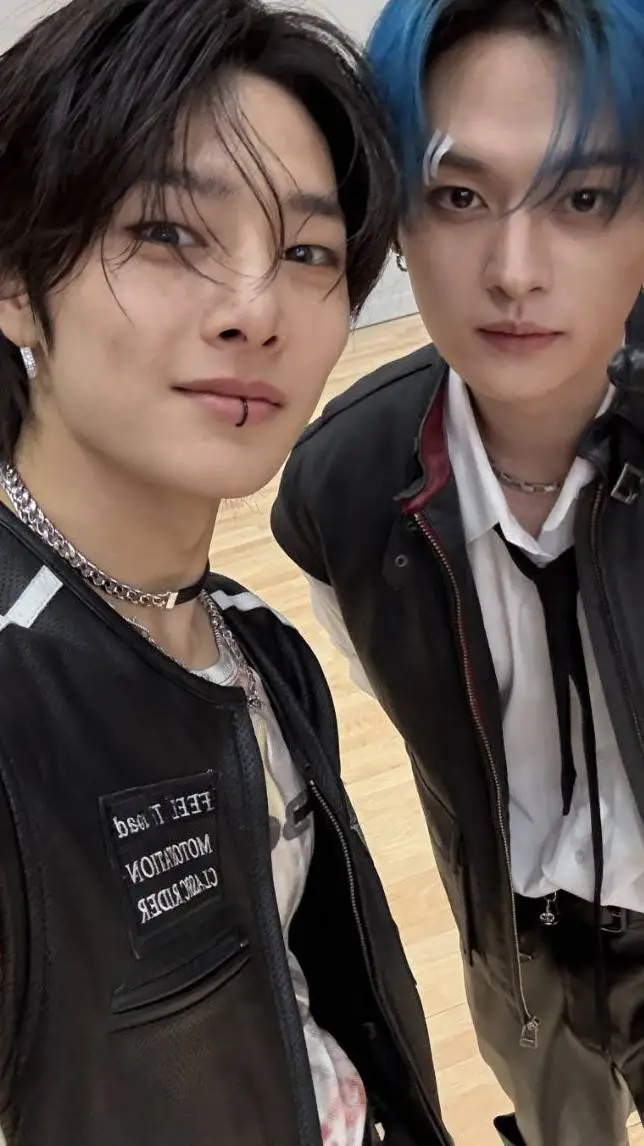 ai character: чонин и хо background