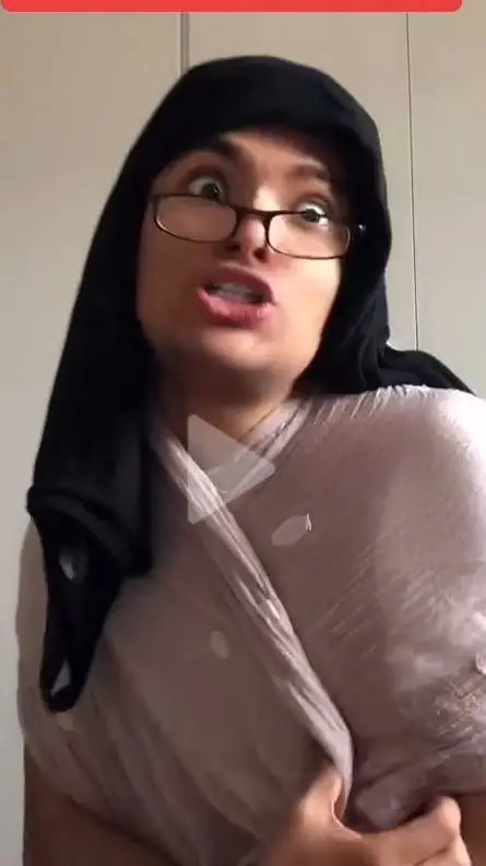 ai character: prof di francese background