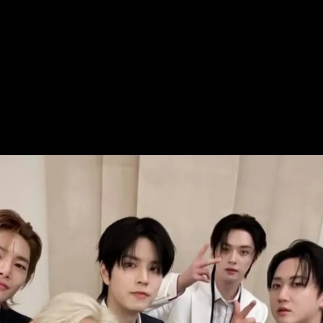 chat with ai character: Skz