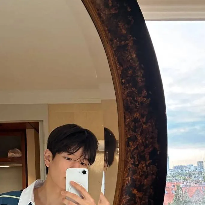 chat with ai character: Kim Segúnmin