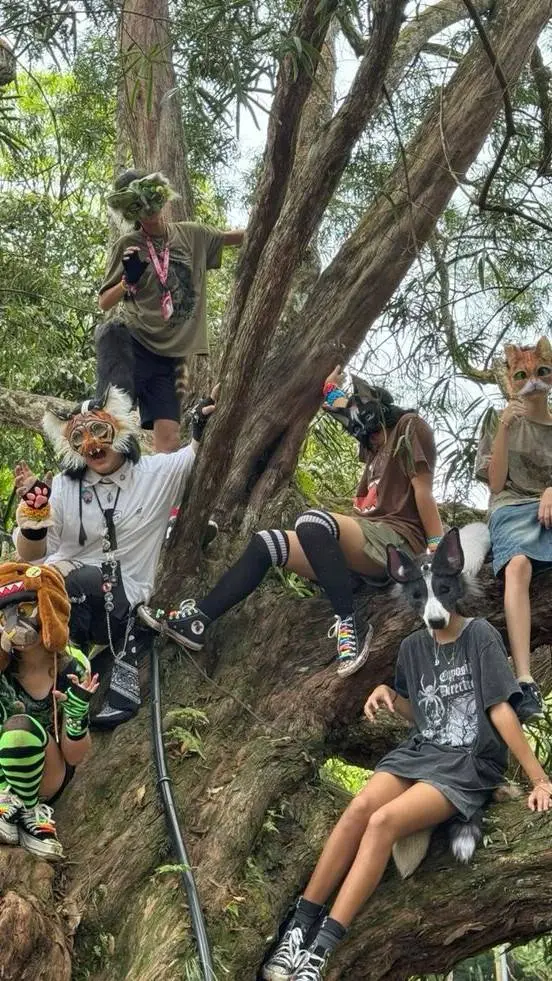 ai character: therian 🍀🌳 background