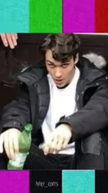 ai character: Tom Riddle... background