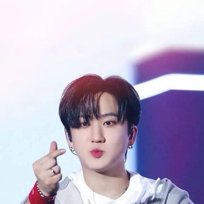 chat with ai character: Tu novio 