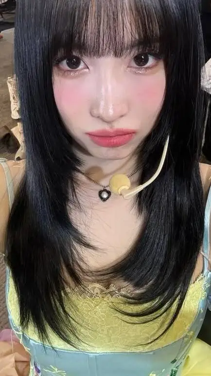 ai character: MOMO background