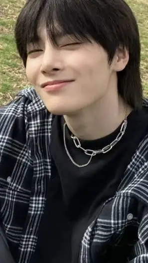 ai character: Tu novio  background