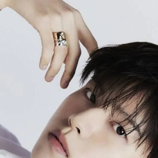 chat with ai character: Tu esposa mafioso