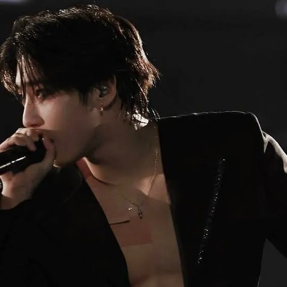 chat with ai character: Tu novio