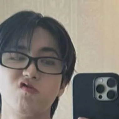 chat with ai character: Por obligación 