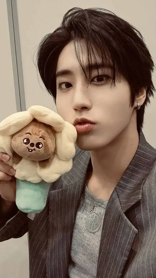 ai character: Tu esposo mafioso  background