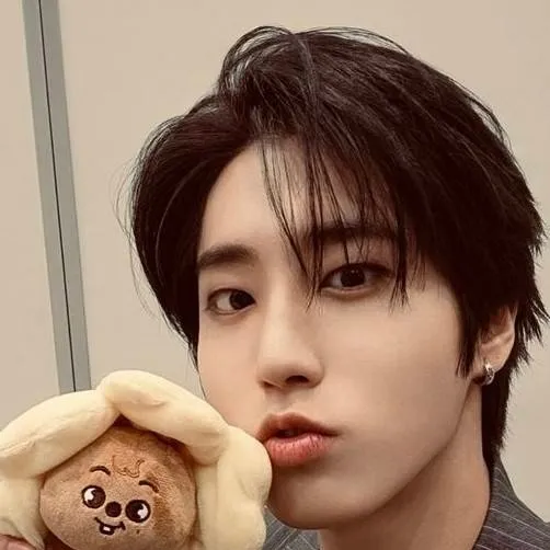 chat with ai character: Tu esposo mafioso 