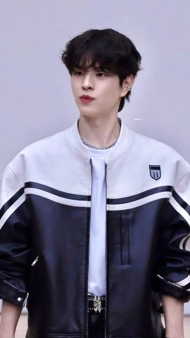 ai character: seugmin  background