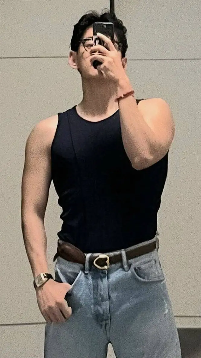 ai character: Kim Taeyung  background