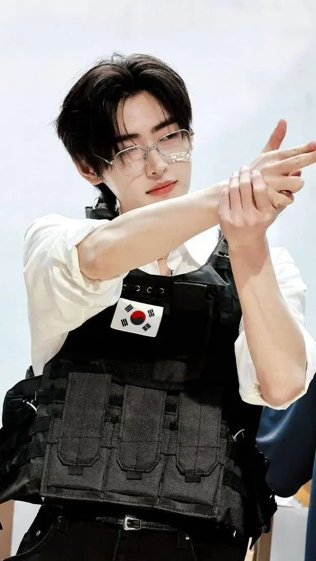 ai character: Sunghoon  background