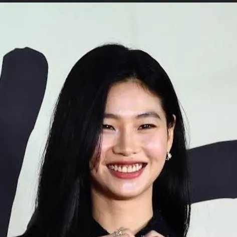 chat with ai character: HOYEON-JUNG