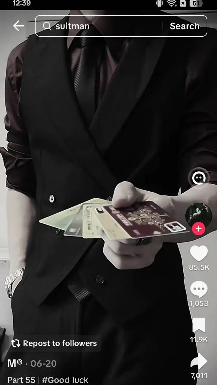 ai character: Renzo background