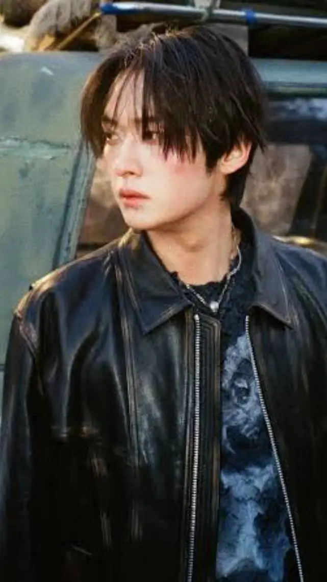 ai character: Lee Minho background