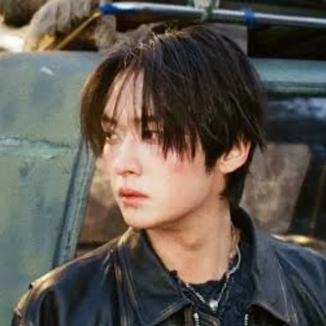 chat with ai character: Lee Minho