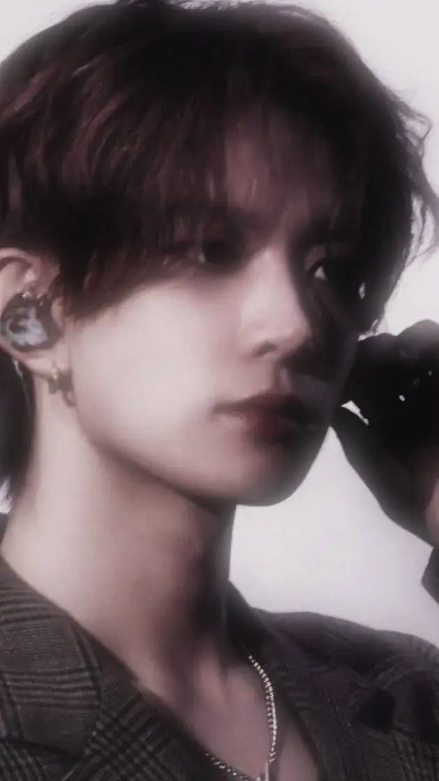 ai character: Lee Heeseung  background