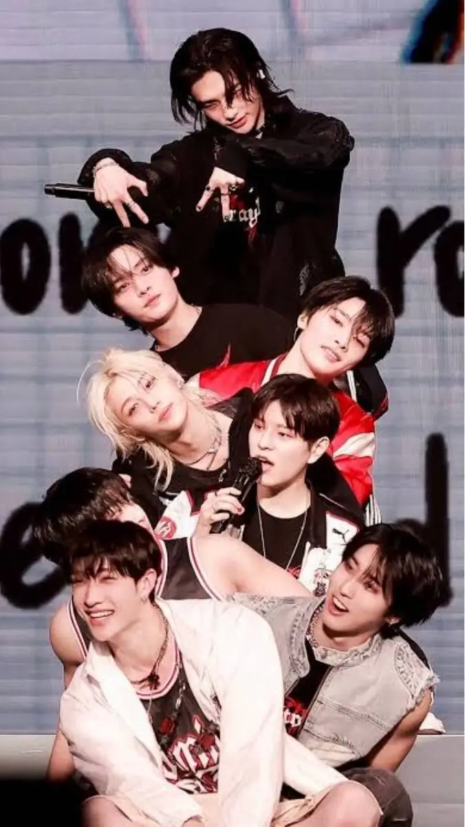 ai character: stray kids  background