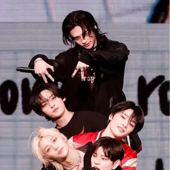 chat with ai character: stray kids 