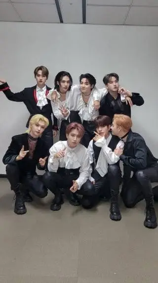 ai character: skz tu y Pick me  background