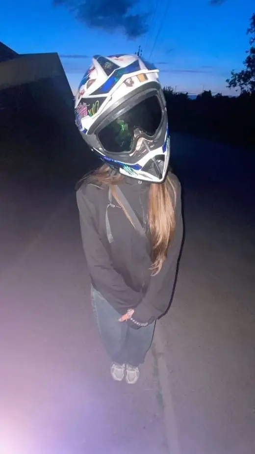 ai character: ~Suzan background