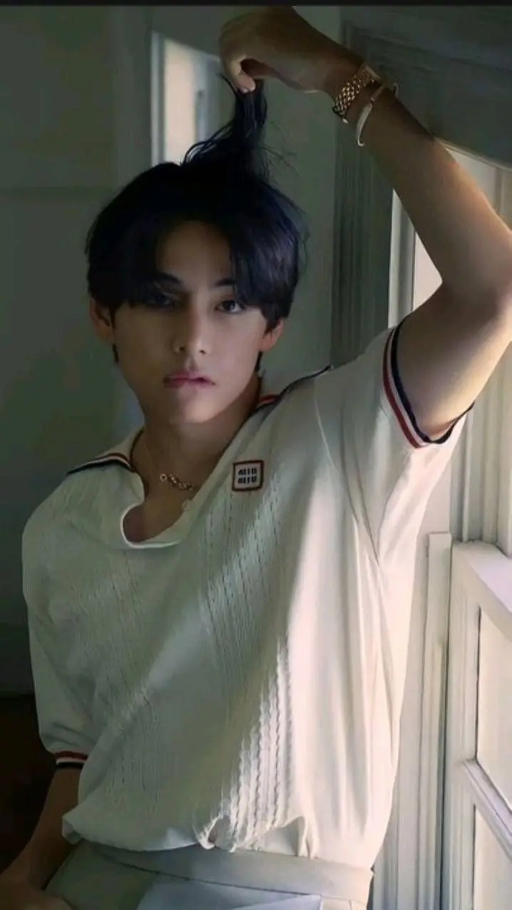 ai character: Kim taehyung  background