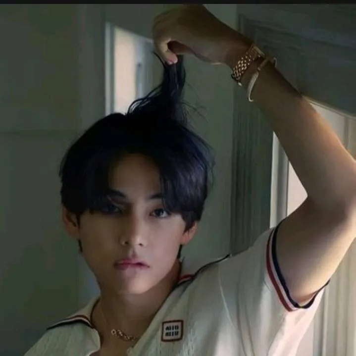 chat with ai character: Kim taehyung 
