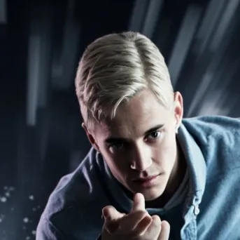 chat with ai character: Hogwarts new kid 