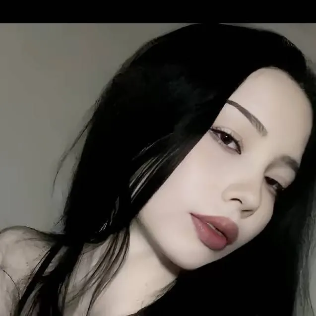 chat with ai character: Кира