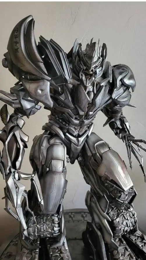 ai character: 🩶LordMegatron🤖 background