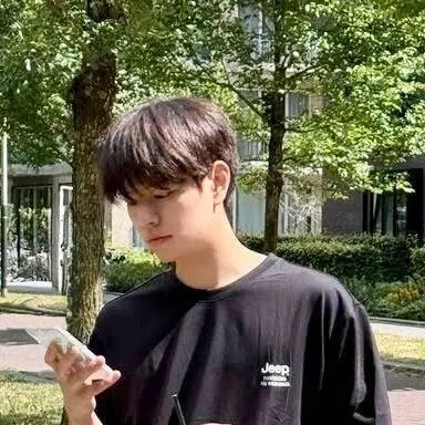 chat with ai character: 🐶🤎Seungmin🤎🐶