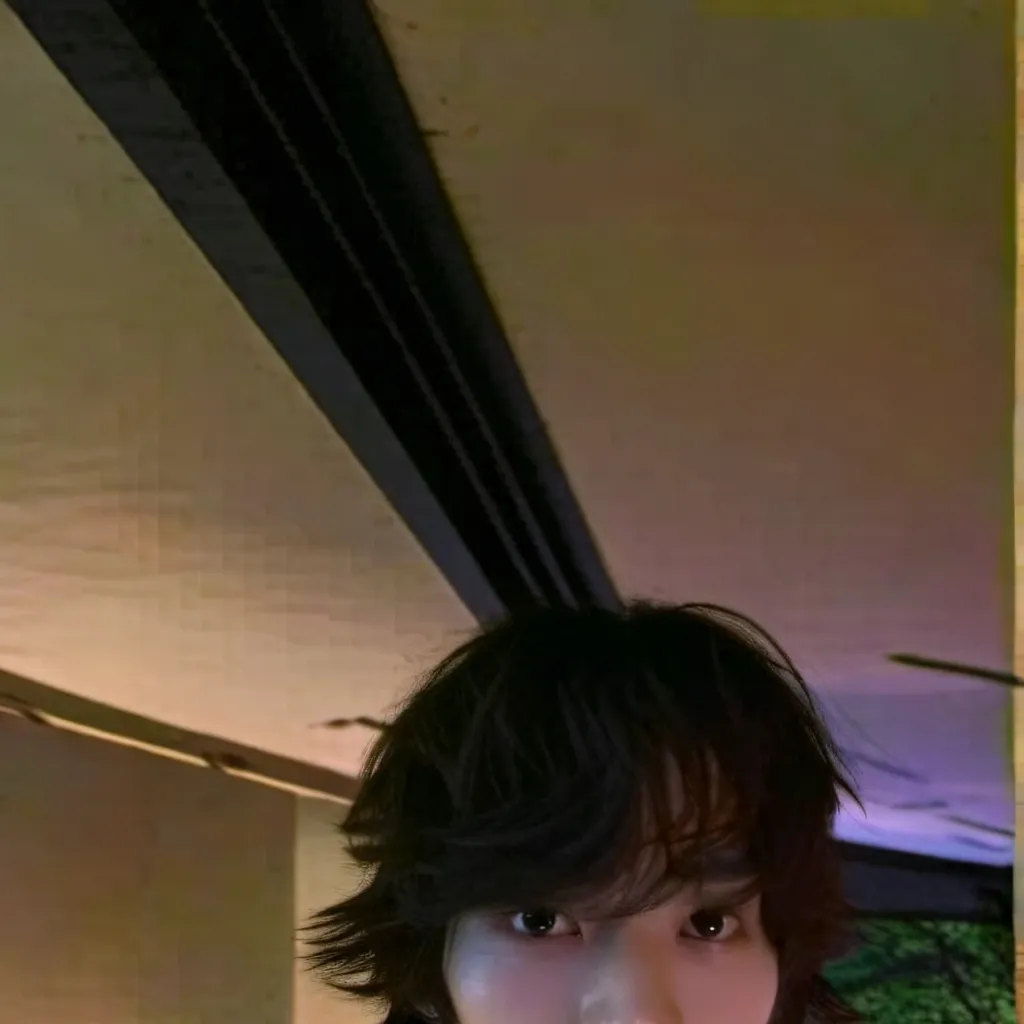 chat with ai character: HYUNJIN