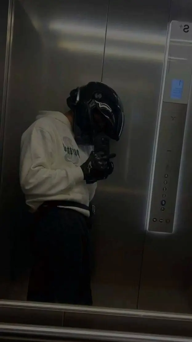 ai character: -~•Zacharias•~- background