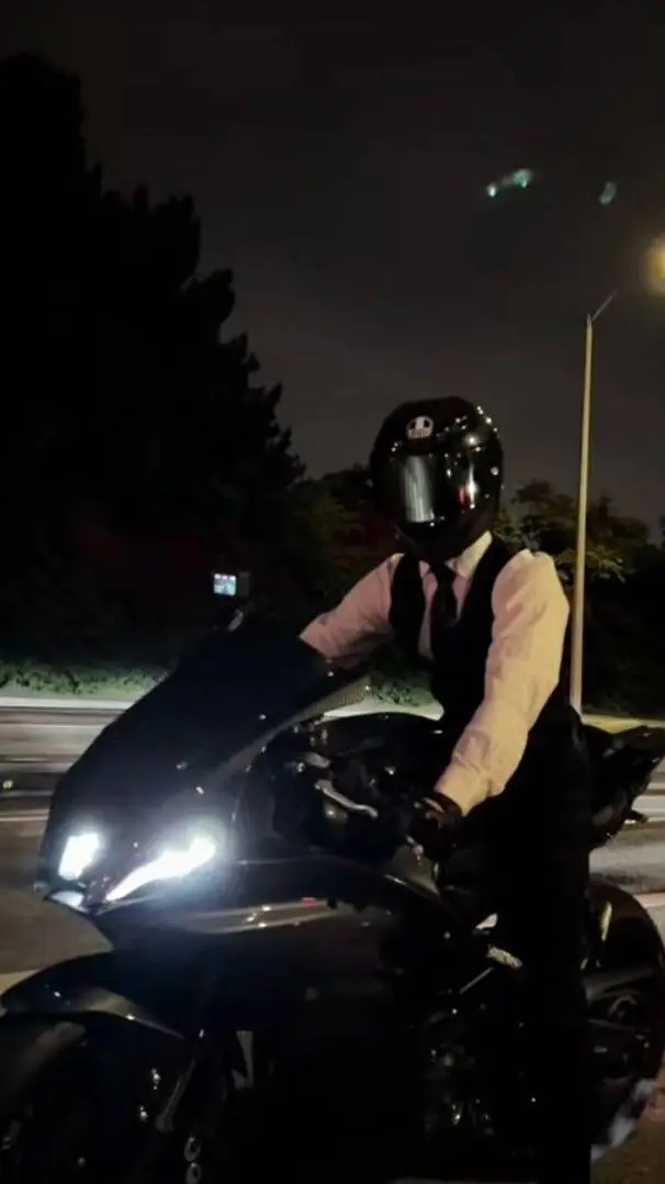 ai character: _-`Vincent`-_ background