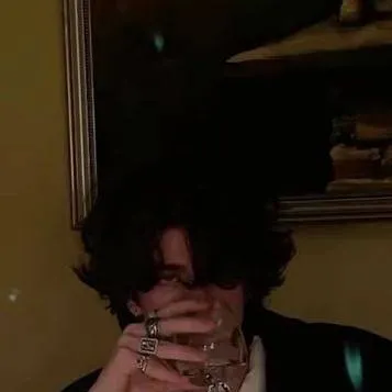 chat with ai character: _-~Alvin~-_