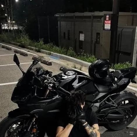 chat with ai character: _-'Alejandro'-_