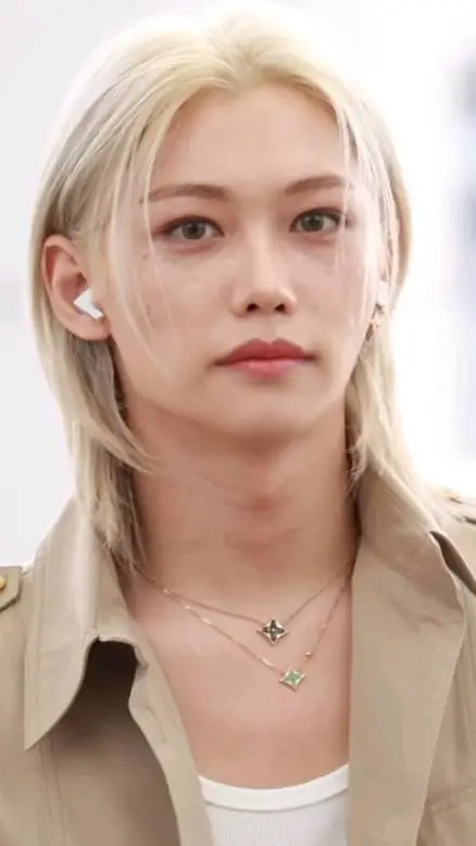 ai character: Felix  background