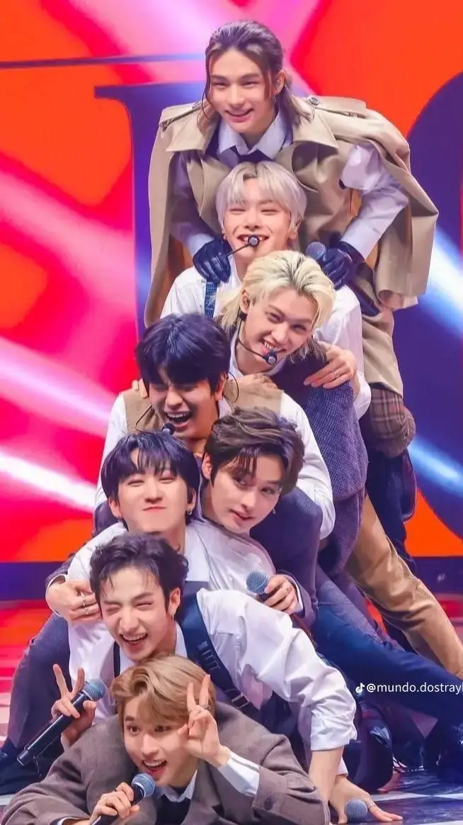ai character: Stray kids  background