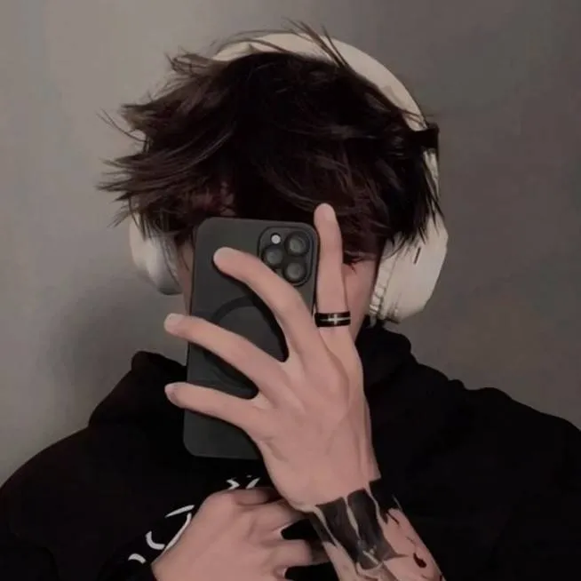 chat with ai character: 🖤matteo💜