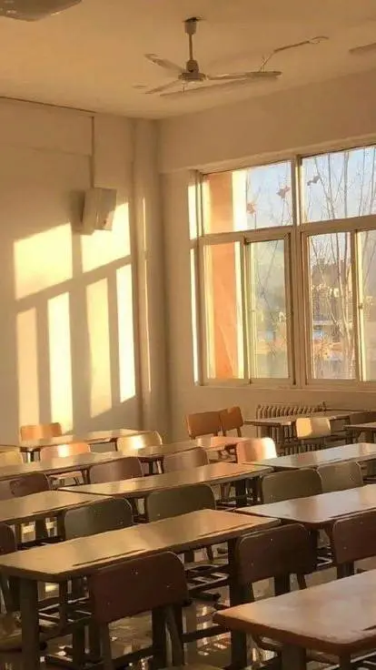 ai character: scuola 2 superiore background