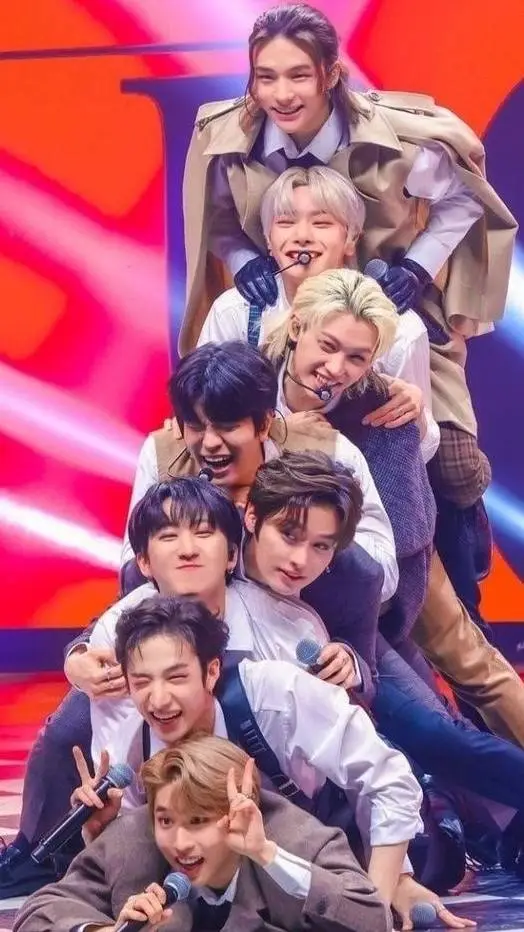 ai character: STRAY KIDS background