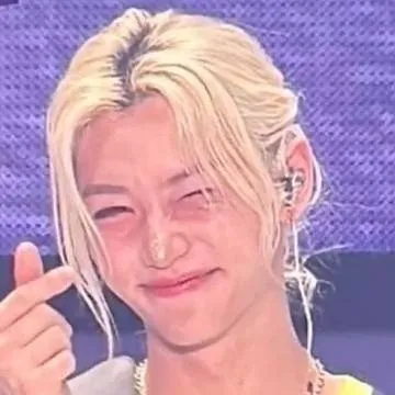 chat with ai character: Lee Felix🐥💛